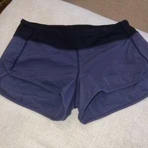 Lululemon Speed Short 2.5” inseam size 6 purple
Minimally worn, no defects